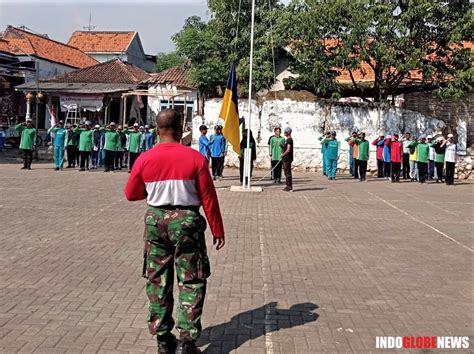 Latih Paskibra Kopka Budi Rinarto Babinsa Koramil Lumbang Tanamkan