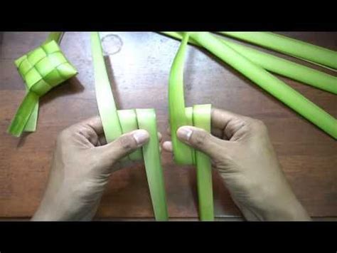 Tutorial Anyam Ketupat Paling Mudah Ketupat Sate Youtube Basteln