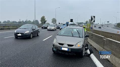 Incidente In Tangenziale A Rivoli Con Due Auto Coinvolte Un Ferito