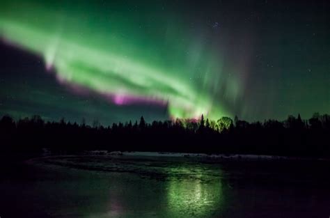 Auroras Move to Rhythms of Earth’s Magnetic Field | Northern lights ...