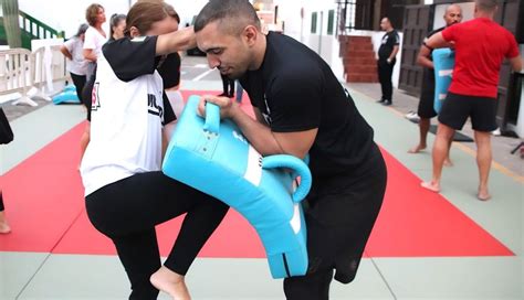 Playa Blanca acoge un taller de técnicas de defensa personal femenina