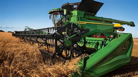 John Deere Harvesting Beans