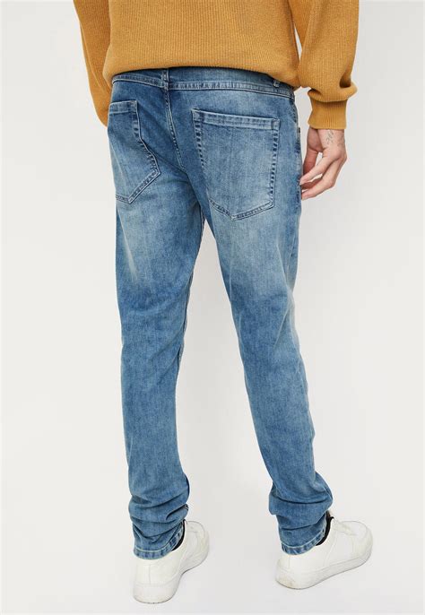 Buy Men Carrot Fit Washed Jeans Online At Just Rs 12990 1000013135324 Max Fashion