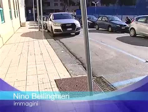 Sosta Selvaggia A Messina Il Passaggio Dei Pedoni Bloccato Dalle Auto