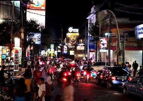 バリ島クタの路地裏にある、連日超満員のバーで夜遊び！お酒が激安！｜笑うバリ島