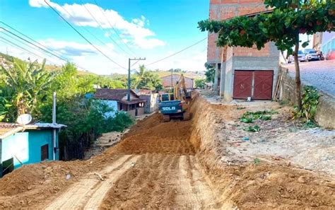 Prefeitura de Medeiros Neto inicia terraplanagem para construção de