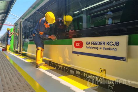 Uji Coba Ka Feeder Kereta Cepat Jakarta Bandung Foto