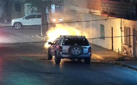 En Monterrey camioneta se incendia tras presunta falla mecánica Grupo