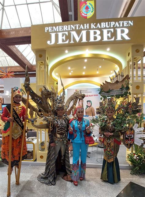 Pameran Kriyanusa Dan Peragaan Busana Dekranasda Hadirkan Ragam