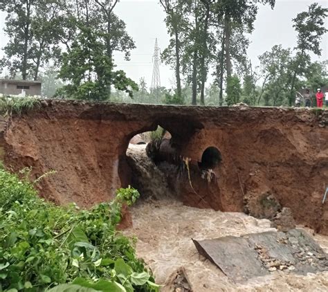 बाढीपहिरोले पूर्वी नवलपरासीमा ठाउँठाउँमा राजमार्ग अवरुद्ध गण्डकी