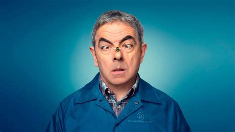 Rowan Atkinson Trava Batalha Intensa Contra Uma Abelha Em Trailer De