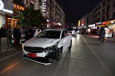 课外“加练”备战驾考，男子开新车连续撞击多车！这下好了