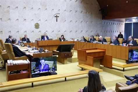 A Gazeta Maioria do STF vota por manter símbolos religiosos em órgãos