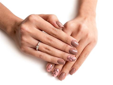 Uñas nude manicuras discretas y modernas para mejorar tus looks Belleza