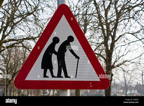 Cartello Stradale Triangolare Rosso Immagini E Fotografie Stock Ad Alta