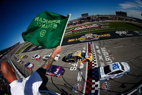 Kevin Harvick Wins Aaa Texas 500 The Checkered Flag