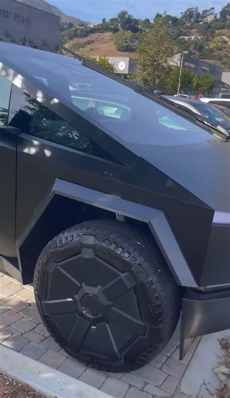 Matte black Cybertruck 🔥 : r/teslamotors