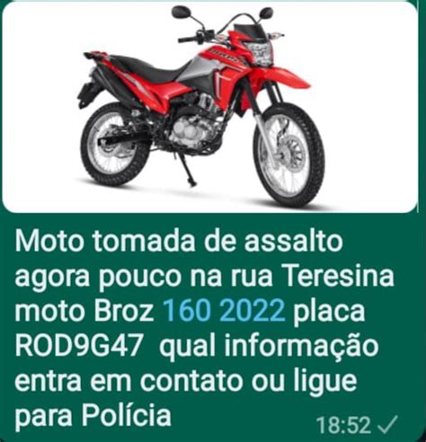 VIOLÊNCIA Bandidos tomam moto de assalto em frente a bar na rua