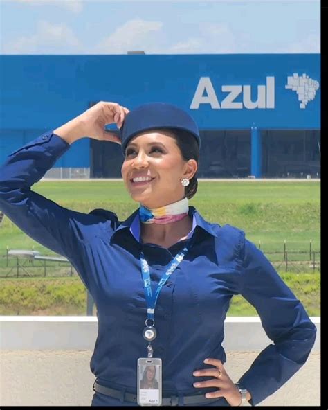 Azul linhas aéreas comissária de voo flight attendant cabin crew