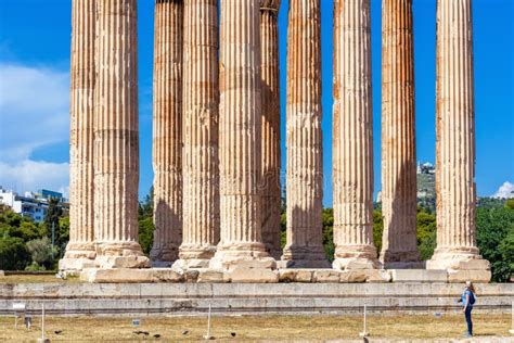 Grandes Ruinas Del Templo De Zeus Ol Mpico Atenas Grecia Imagen De