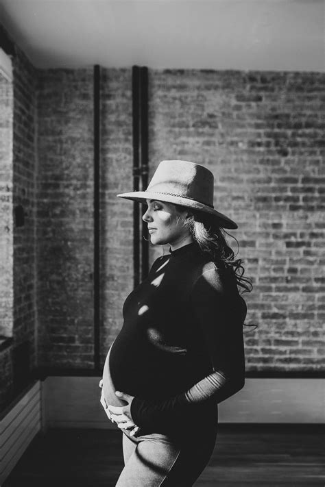 An Intimate In Home Maternity Session In Nyc Lucie B Photo