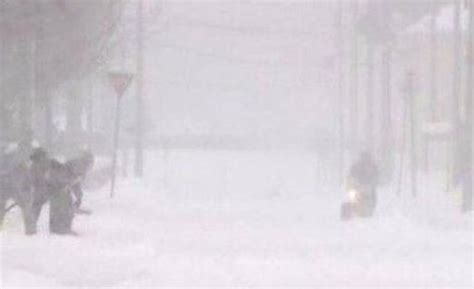 暴風雪肆虐北海道，降雪量達60厘米，陸空交通大亂旅客被困機場 每日頭條