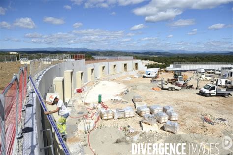 Chantier Caverne Du Pont D Arc Reproduction De La Grotte Chauvet Par