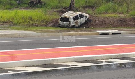 Motorista Fica Ferido Ap S Colidir Contra Poste E Carro Pegar Fogo Na