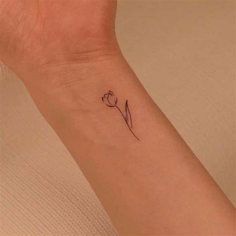 M S De Dise Os E Ideas De Tatuajes De Tulipanes Vibrantes