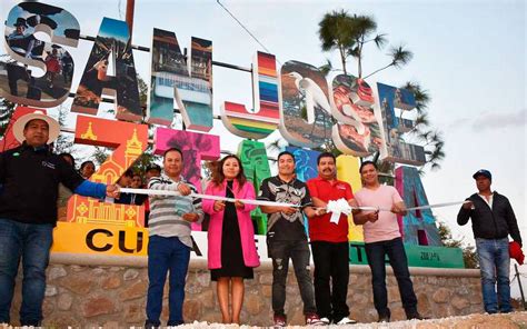 Inauguran letras monumentales turísticas en San José Aztatla municipio