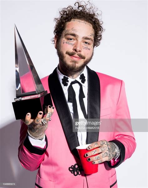 Post Malone Poses For A Portrait At The American Music Awards At Post Malone Wallpaper