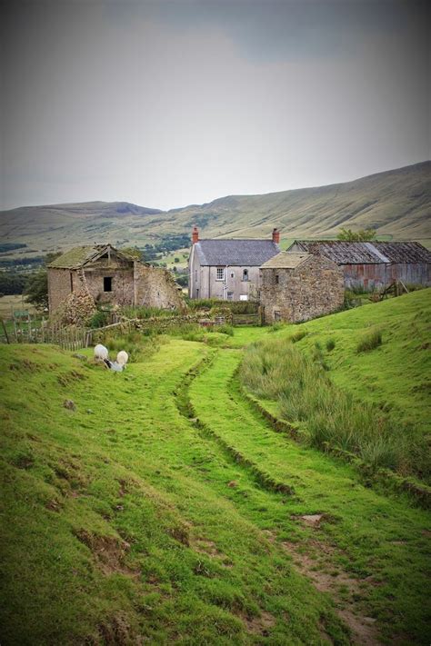 Explore the Serene Beauty of Edale, Derbyshire, England