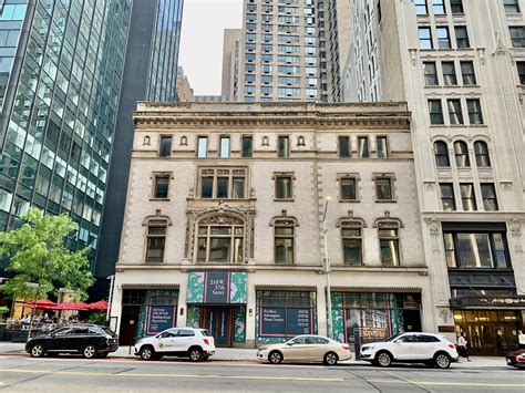 Tourists find 9 w 57th st has a secret sculpture garden inside 32