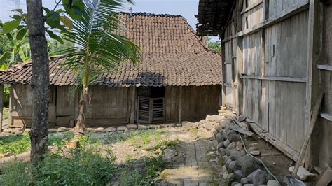 Suasana Kuno Rumah Jaman Dulu Di Kampung Suku Jawa Terpencil Pinggir