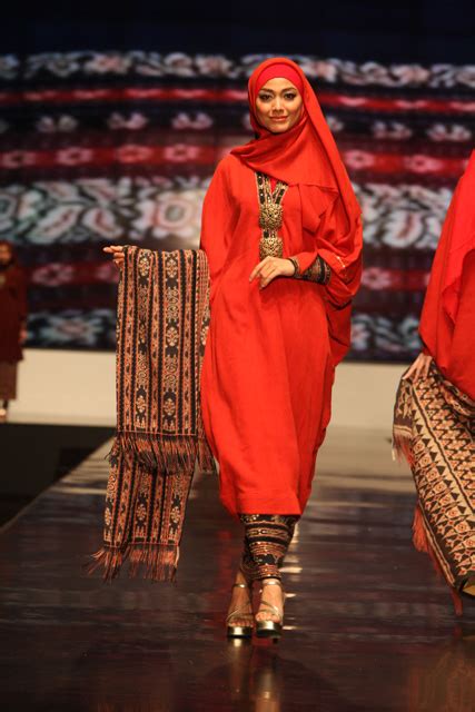 Muslim Women Fashions: Muslim Fashion | Indonesia Fashion Week