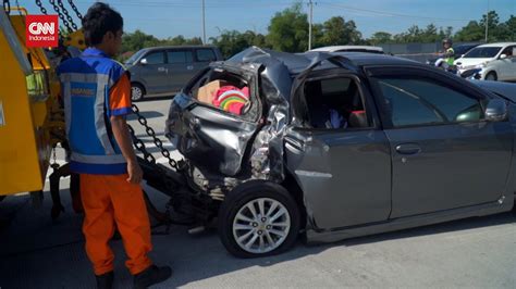 Mobil Rem Mendadak 4 Kendaraan Tabrakan Beruntun YouTube