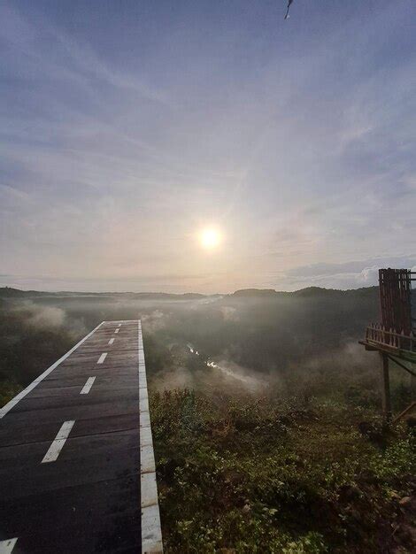 Premium Photo Jalan Menuju Kebebasan