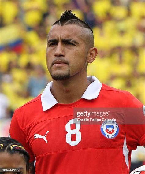 2,114 Arturo Vidal Chile International Stock Photos, High-Res Pictures ...