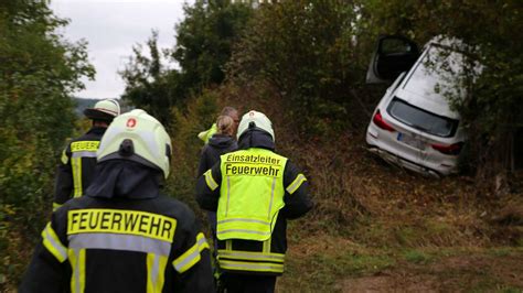 Fotos Unfall Auf Der A Bei G Ttingen Auto Landet In W Ldchen