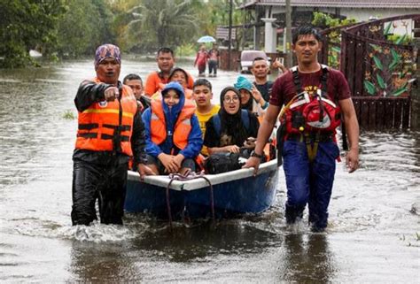 Floods More Evacuated In Terengganu Situation Unchanged In Perak