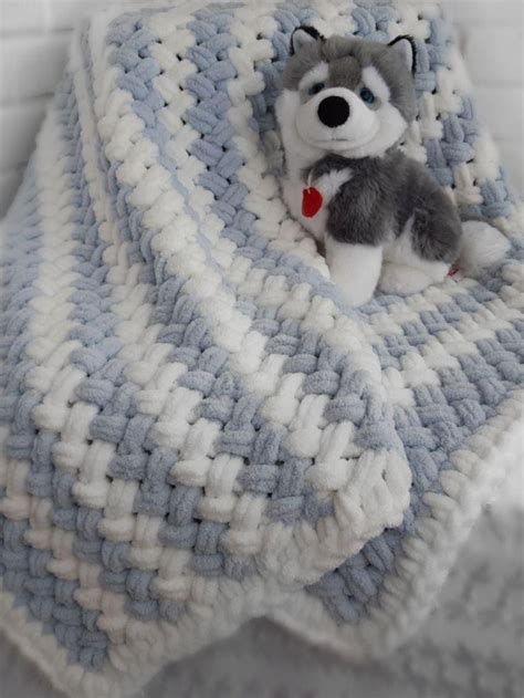 Вязаное одеяло крупной вязки для малышей. Плюшевый плед новорожденному ...