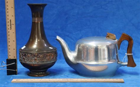 Lot 2 ENGLISH ITEMS PICQUOT WARE TEAPOT A COPPER VASE