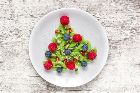 Árbol De Navidad Comestible Divertido Hecho De Las Frutas Y De Las