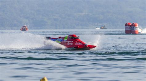 Jonas Andersson Dan Erik Stark Juara Sprint Race F1Powerboat Danau Toba