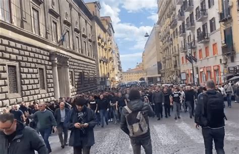 Napoli Eintracht Gi Guerriglia Urbana Video