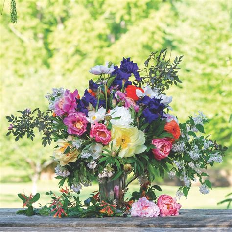 Zeze Peony Arrangement Zez S Flower Farm Every Weekend Floral