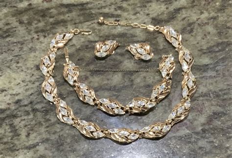 Beautiful Crown Trifari Rhinestone Necklace Bracelet Gem