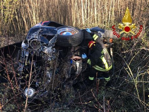 Fuoristrada Nel Dirupo Ferita Una Coppia L Eco Vicentino