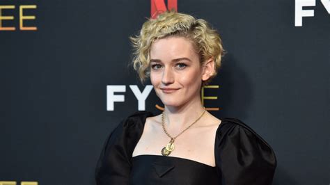 Biopic de Madonna Quién es Julia Garner la elegida para interpretar