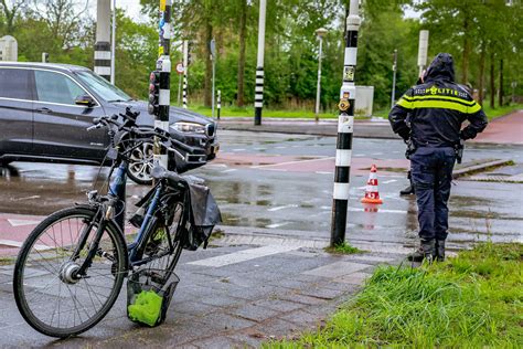 Overstekende Fietser Gewond Bij Aanrijding Met Auto